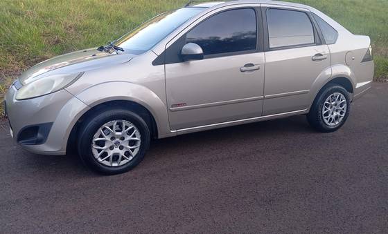 FORD FIESTA 1.6 MPI SEDAN 8V FLEX 4P MANUAL FORD FIESTA 1.6 MPI SEDAN 8V FLEX 4P MANUAL